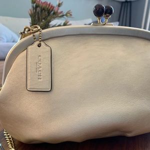 Women's Soft Kisslock Clutch In Gold